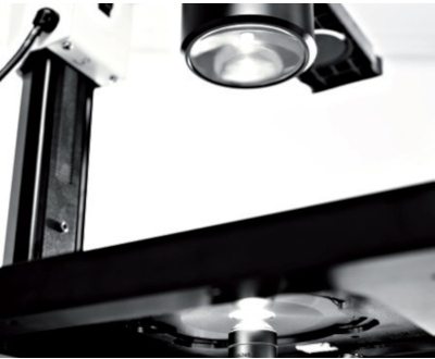 Микроскоп Leica DM IL LED для морфолог.исслед.в компл.с цвет.цифр.камерой и микроманипуляторами, антивибр.поверх.